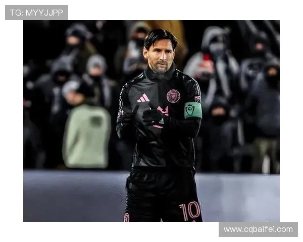 足球明星帅气高清图像展示引领潮流魅力瞬间尽显青春活力与竞技风范