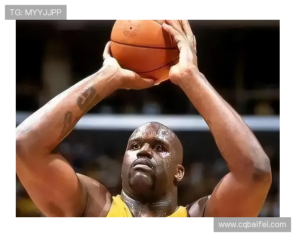 足球明星跨界挑战篮球赛场展现惊人实力与风采