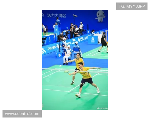 成都羽毛球队在总决赛中以57分强势领跑积分榜展现出色实力